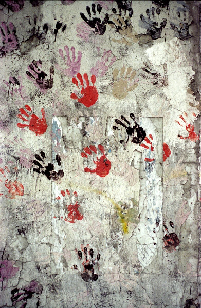 Hands (Berlin Wall 9), 1995 (c) Marshall Soules